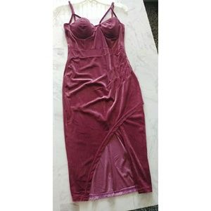 NEW OFFER! 💋Muave velvet glamour Keyhole dress